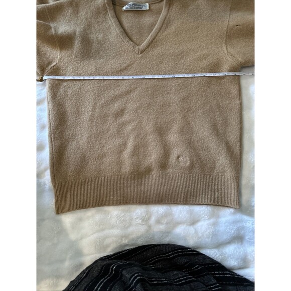 Burberrys Vintage Beige Women’s Size Medium 8-10 Lambs wool Sweater Brown Warm - Picture 13 of 16